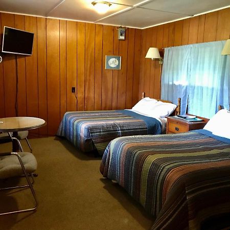 Chamber Lane Motel Round Lake Ngoại thất bức ảnh