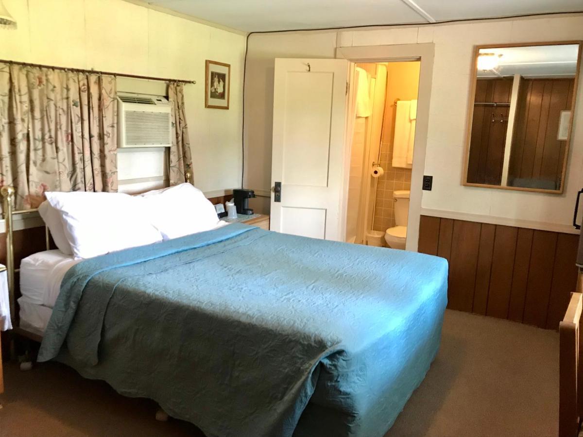 Chamber Lane Motel Round Lake Ngoại thất bức ảnh