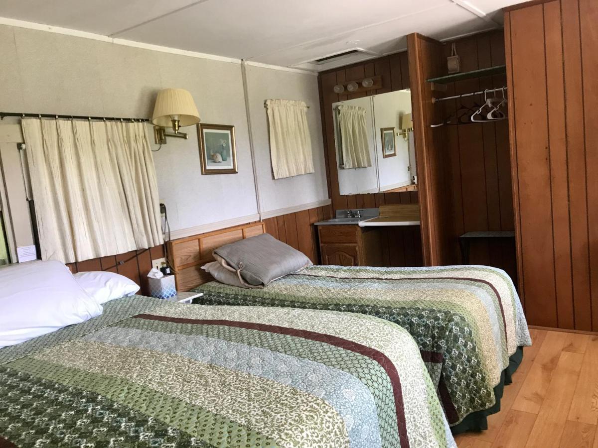 Chamber Lane Motel Round Lake Ngoại thất bức ảnh