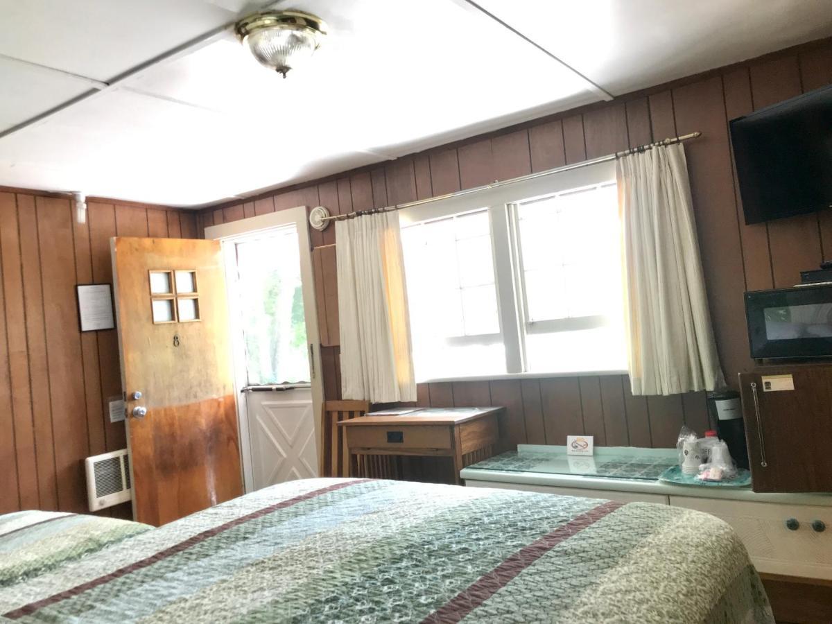 Chamber Lane Motel Round Lake Ngoại thất bức ảnh