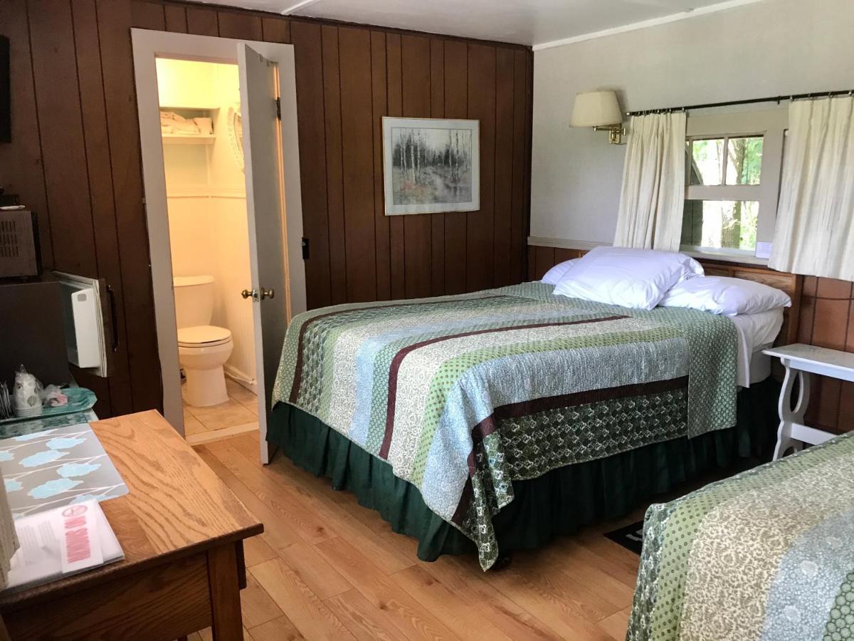 Chamber Lane Motel Round Lake Ngoại thất bức ảnh
