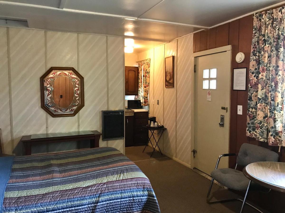Chamber Lane Motel Round Lake Ngoại thất bức ảnh