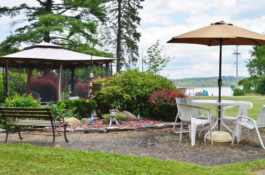 Chamber Lane Motel Round Lake Ngoại thất bức ảnh