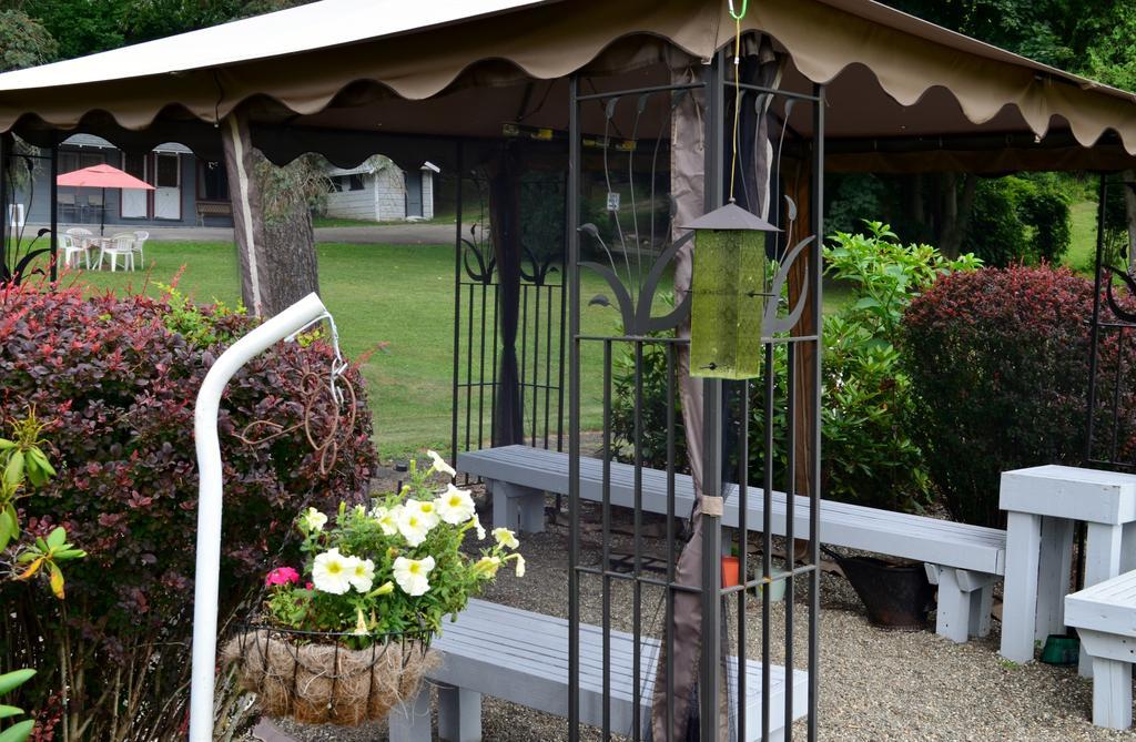 Chamber Lane Motel Round Lake Ngoại thất bức ảnh