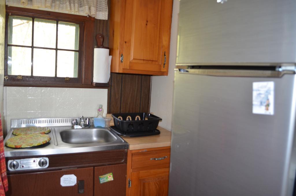 Chamber Lane Motel Round Lake Ngoại thất bức ảnh