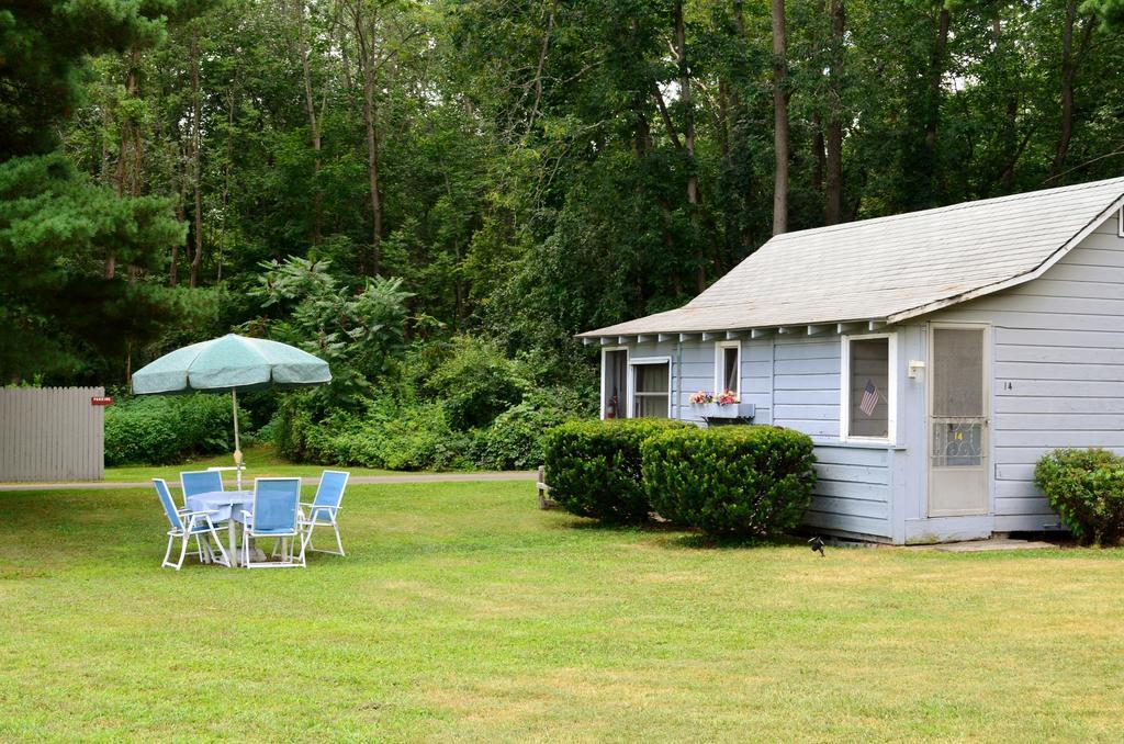 Chamber Lane Motel Round Lake Ngoại thất bức ảnh