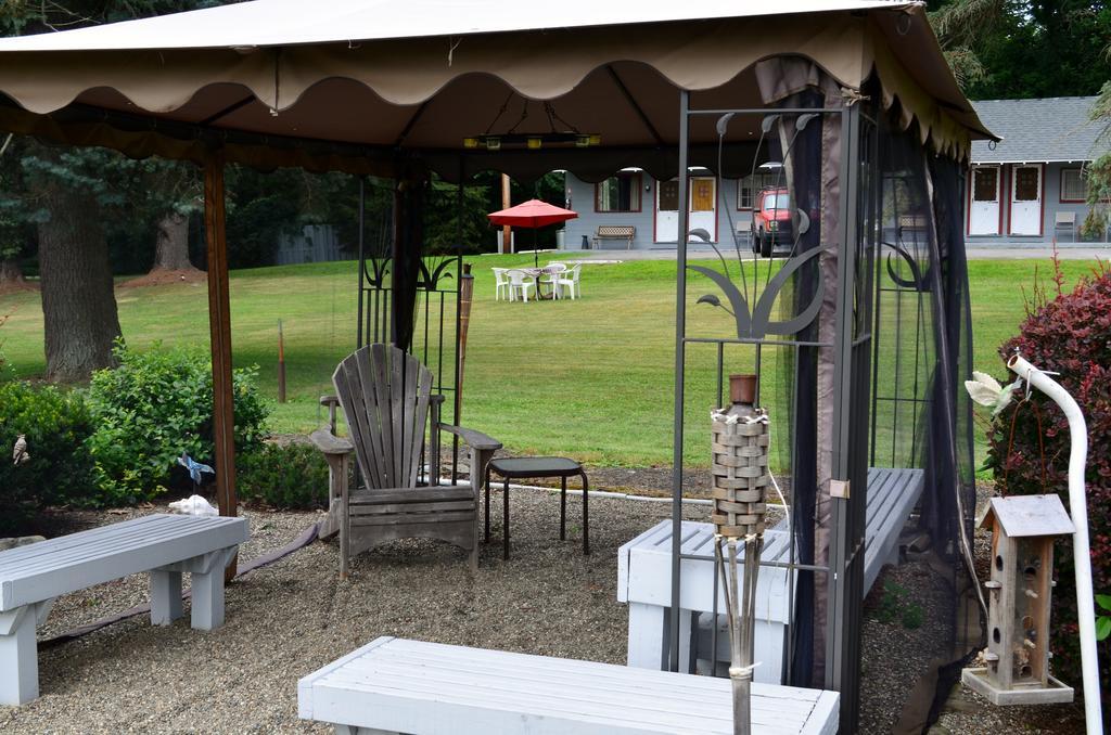 Chamber Lane Motel Round Lake Ngoại thất bức ảnh