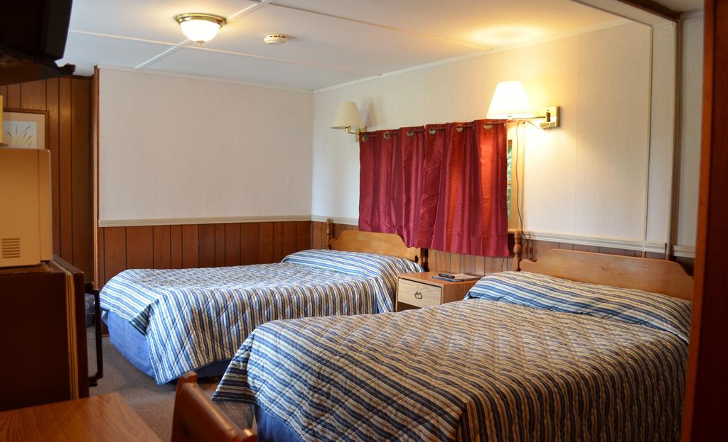Chamber Lane Motel Round Lake Phòng bức ảnh