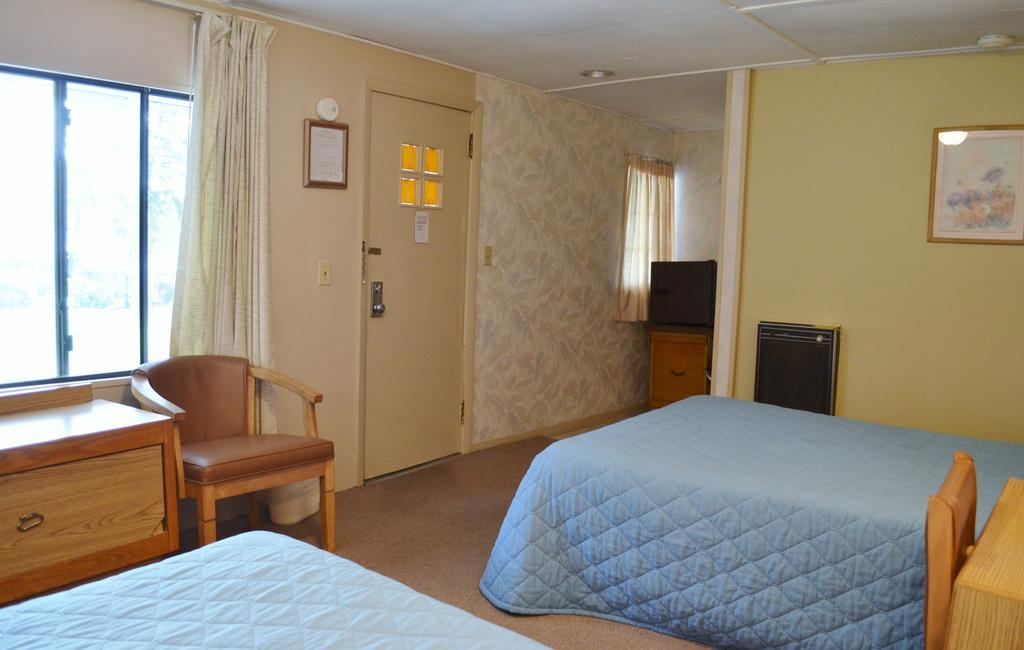 Chamber Lane Motel Round Lake Phòng bức ảnh