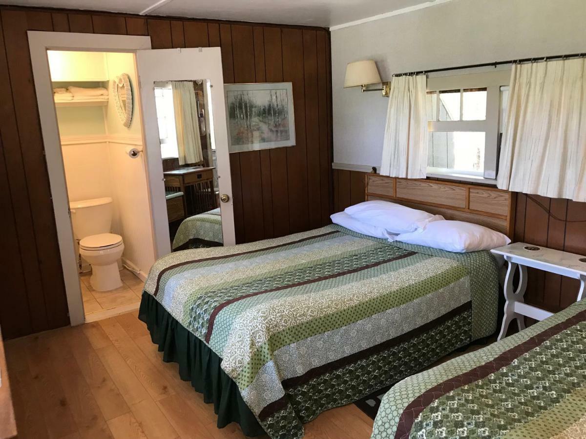 Chamber Lane Motel Round Lake Ngoại thất bức ảnh