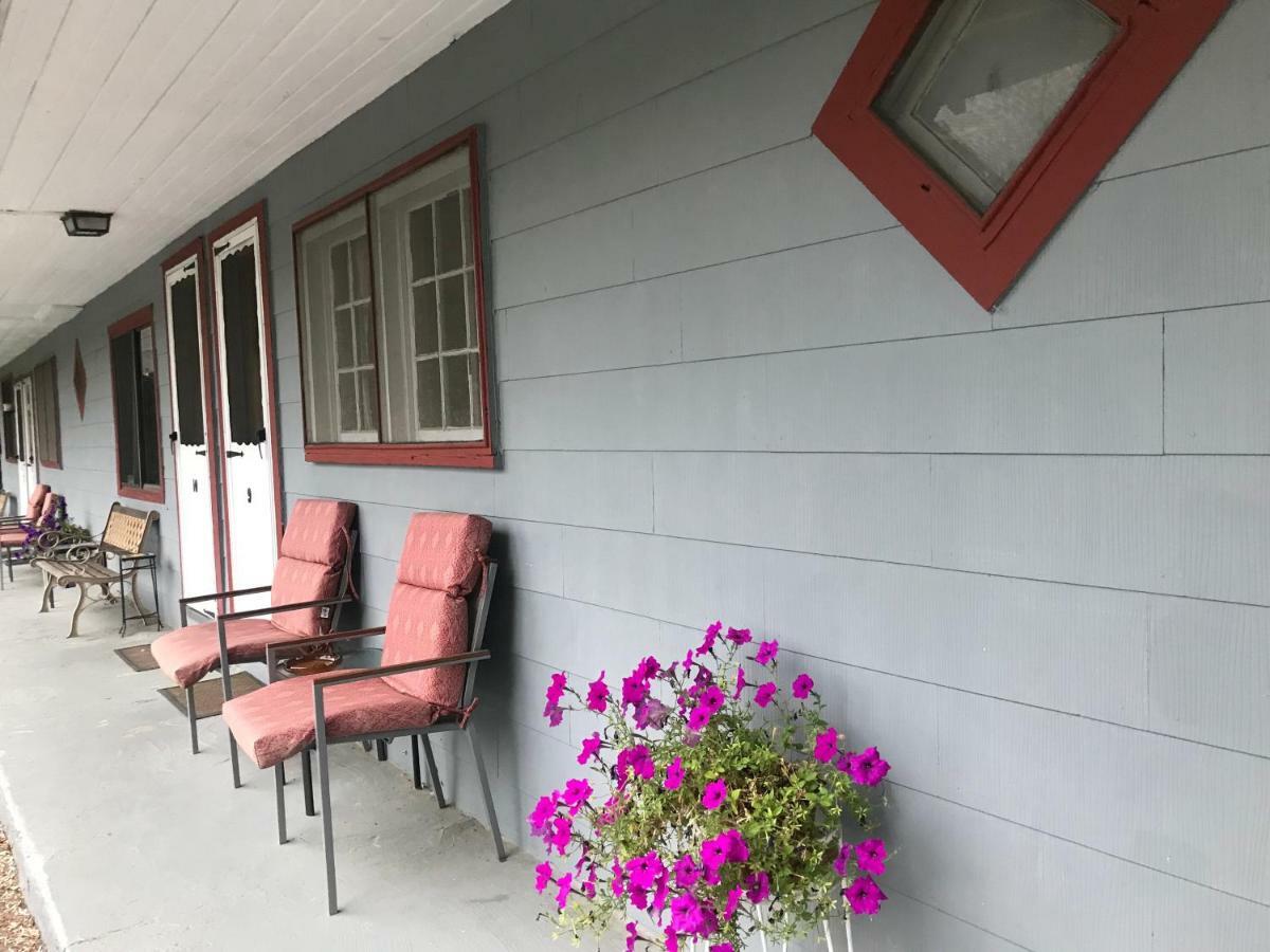 Chamber Lane Motel Round Lake Ngoại thất bức ảnh